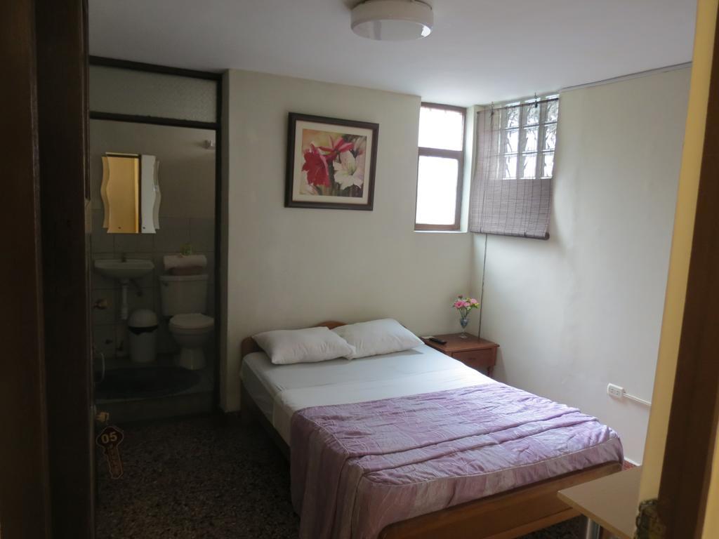 Residencial El Sol De Los Pinos Bed and Breakfast Trujillo Zewnętrze zdjęcie